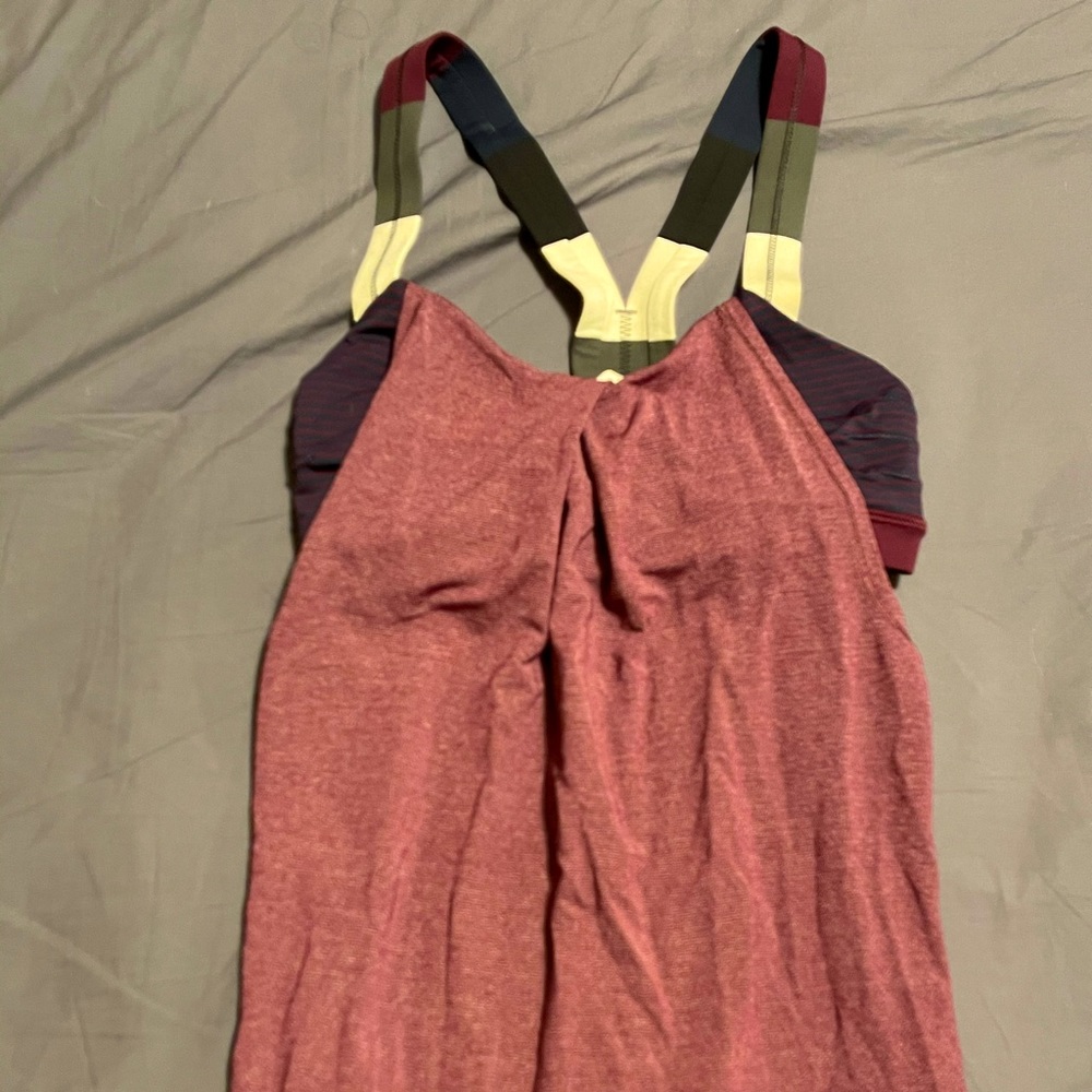 Lululemon exercise top with built in bra